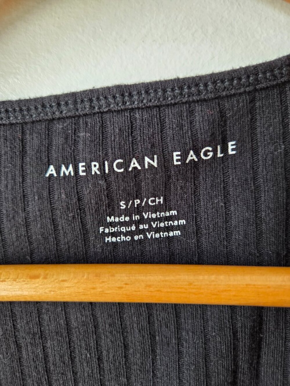 EUC AMERICAN EAGLE RIBBED SCOOP NECK TEE BUTTONED SIZE SMALL - Picture 9 of 12